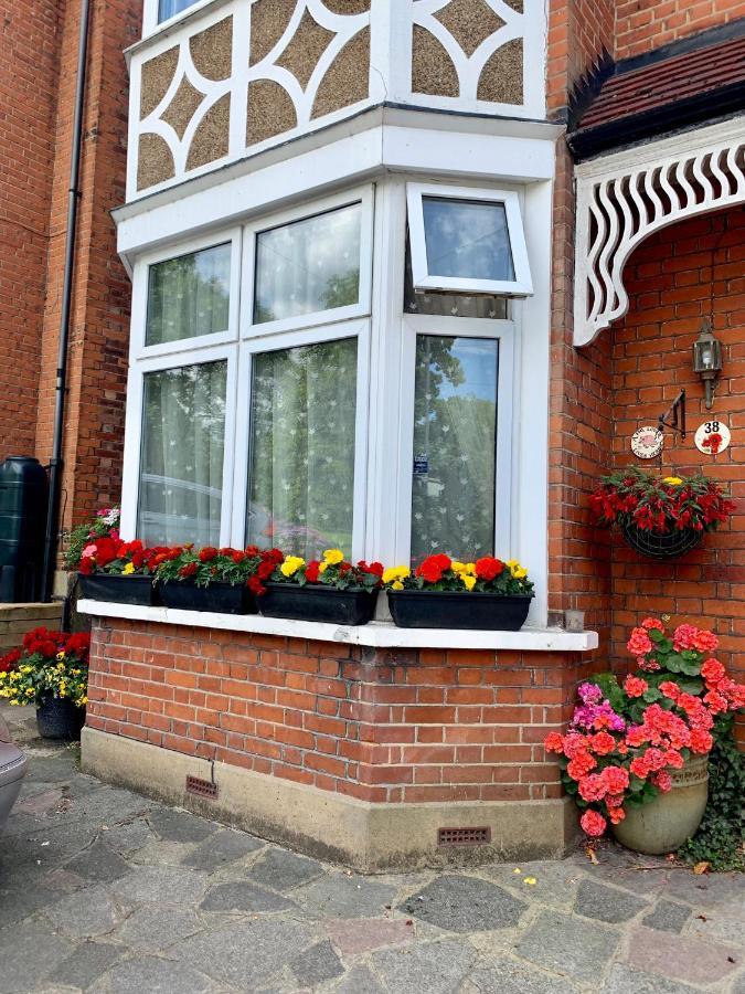 38 Whitehall Road Harrow on the Hill Exterior photo